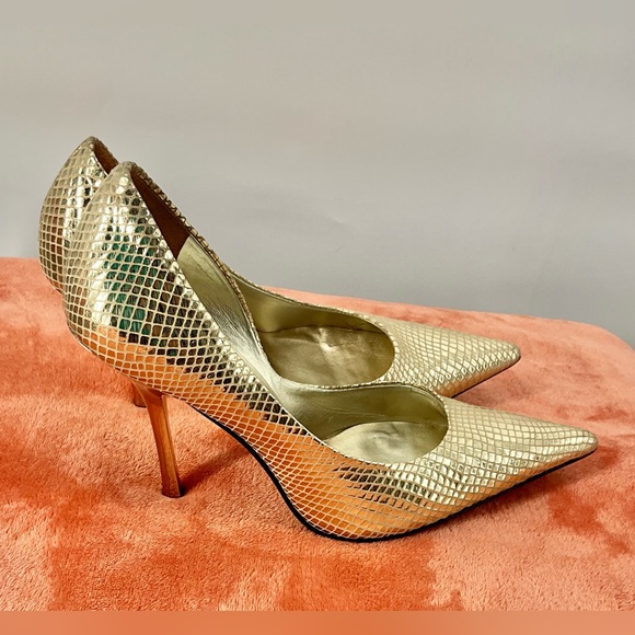 Guess Shoes - Guess Elegant Gold Stiletto 
Pointed Toe Heels 6